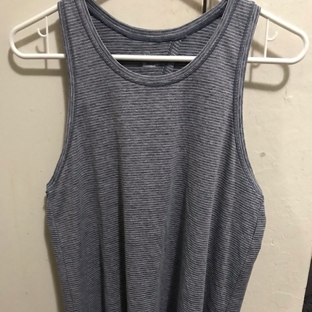 Long tank top with back opening